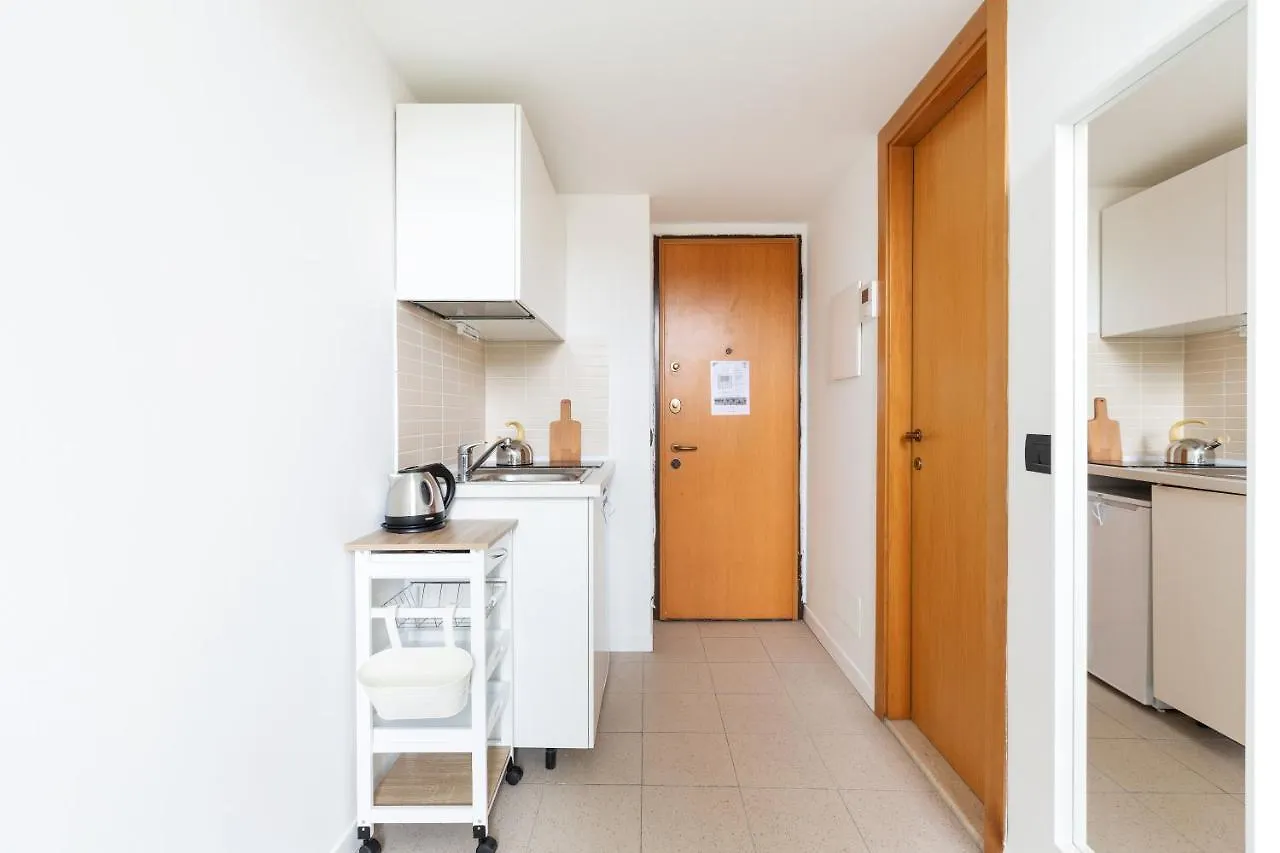 Central Studio Apts Milano-Corso Magenta 0*,