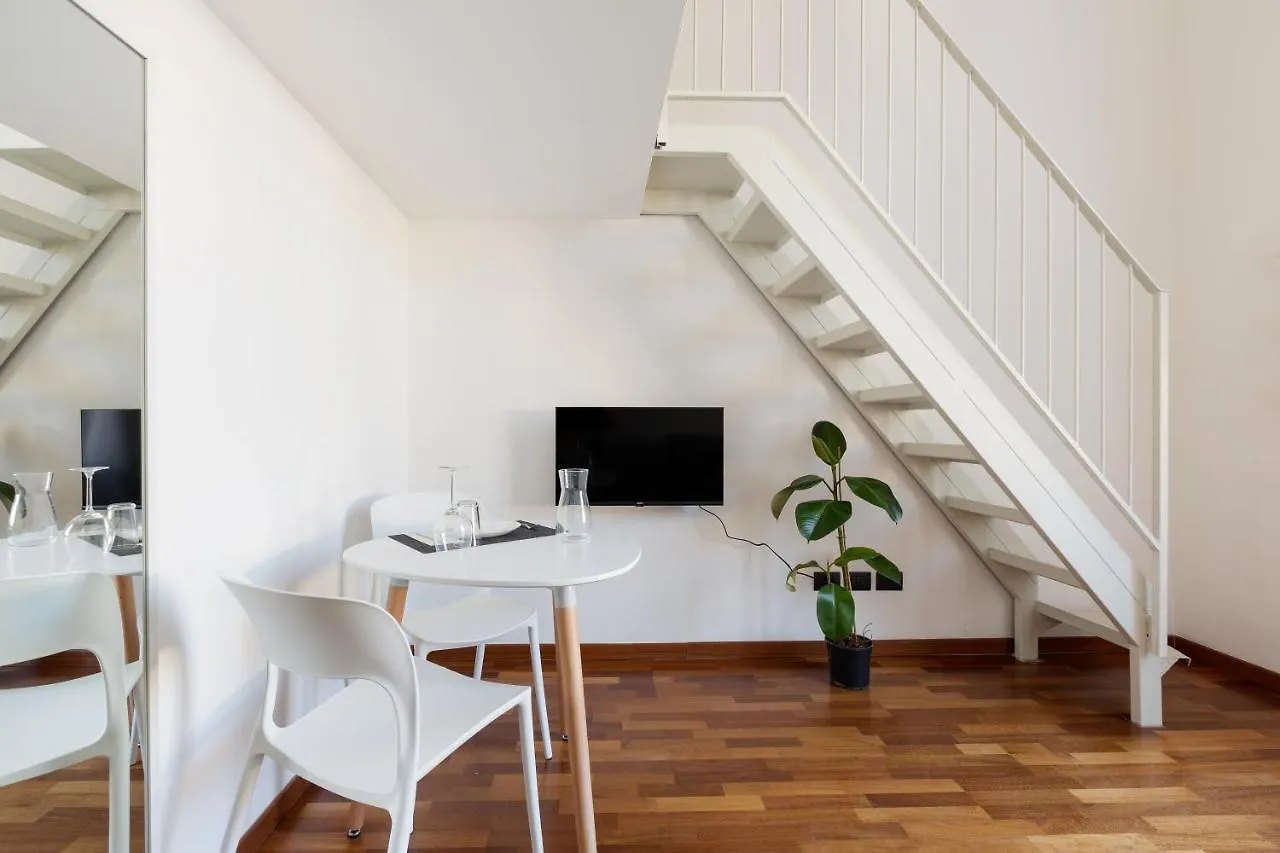 Central Studio Apts Milano-Corso Magenta 0*,