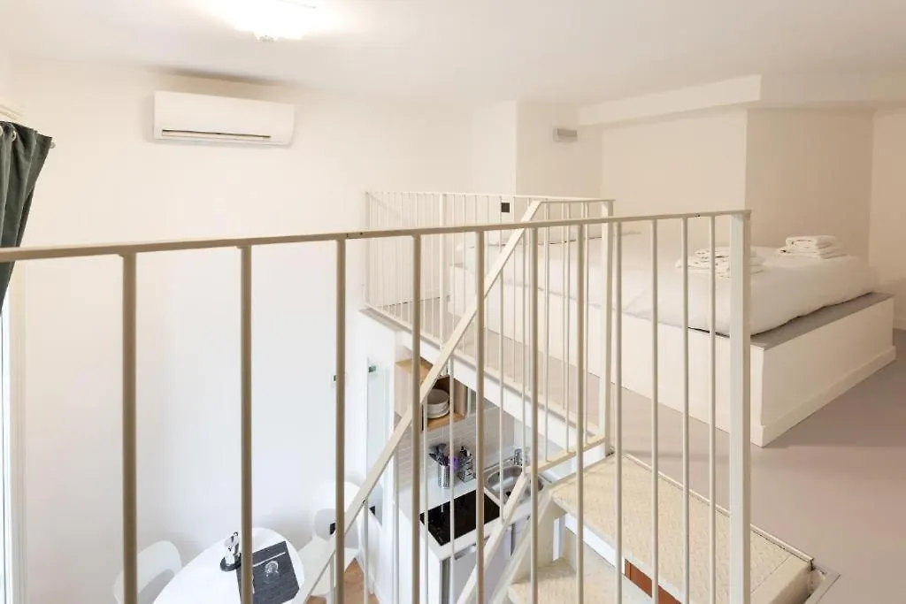 Central Studio Apts Milano-Corso Magenta 0*,