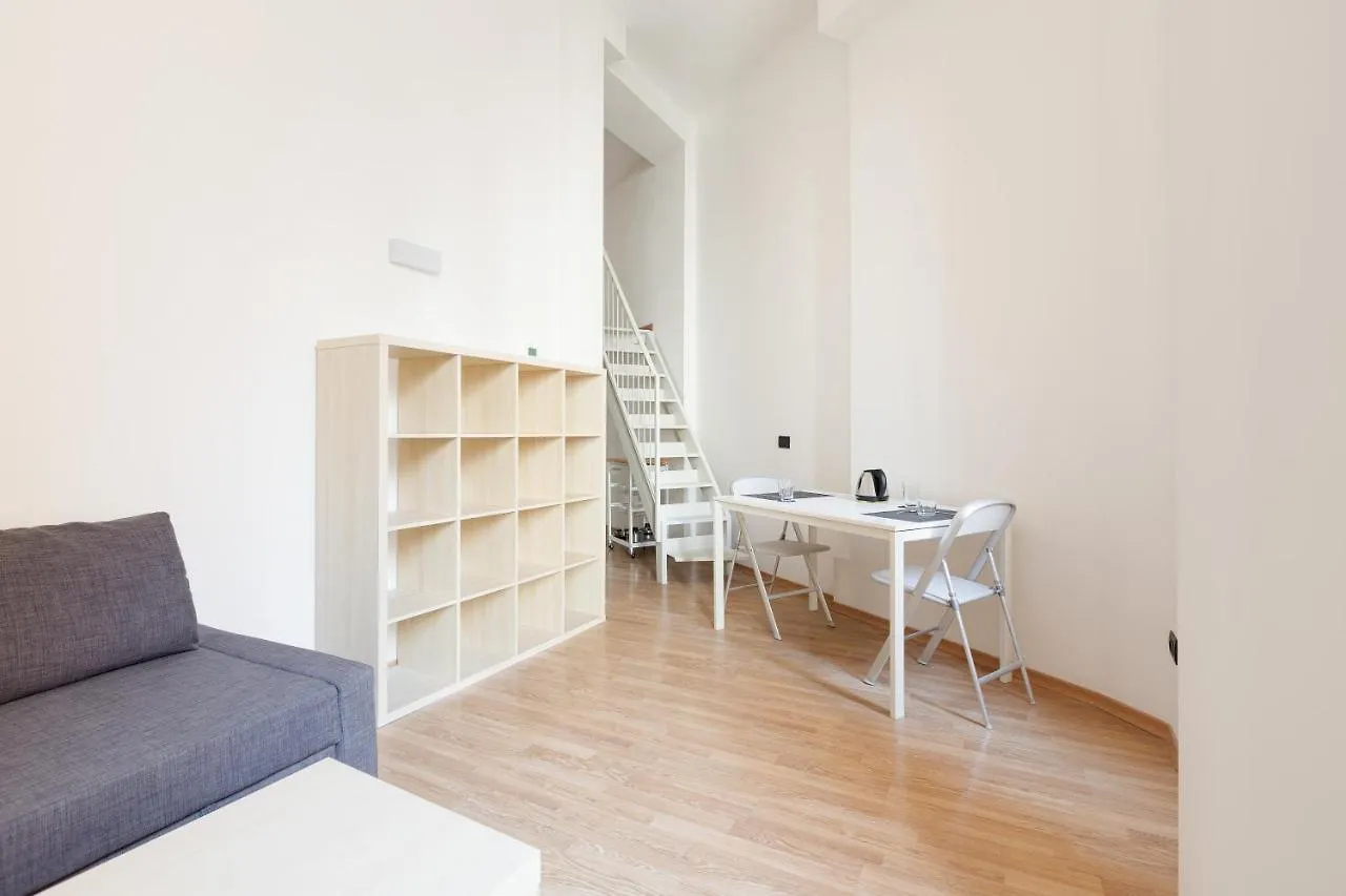 Central Studio Apts Milano-Corso Magenta 0*,