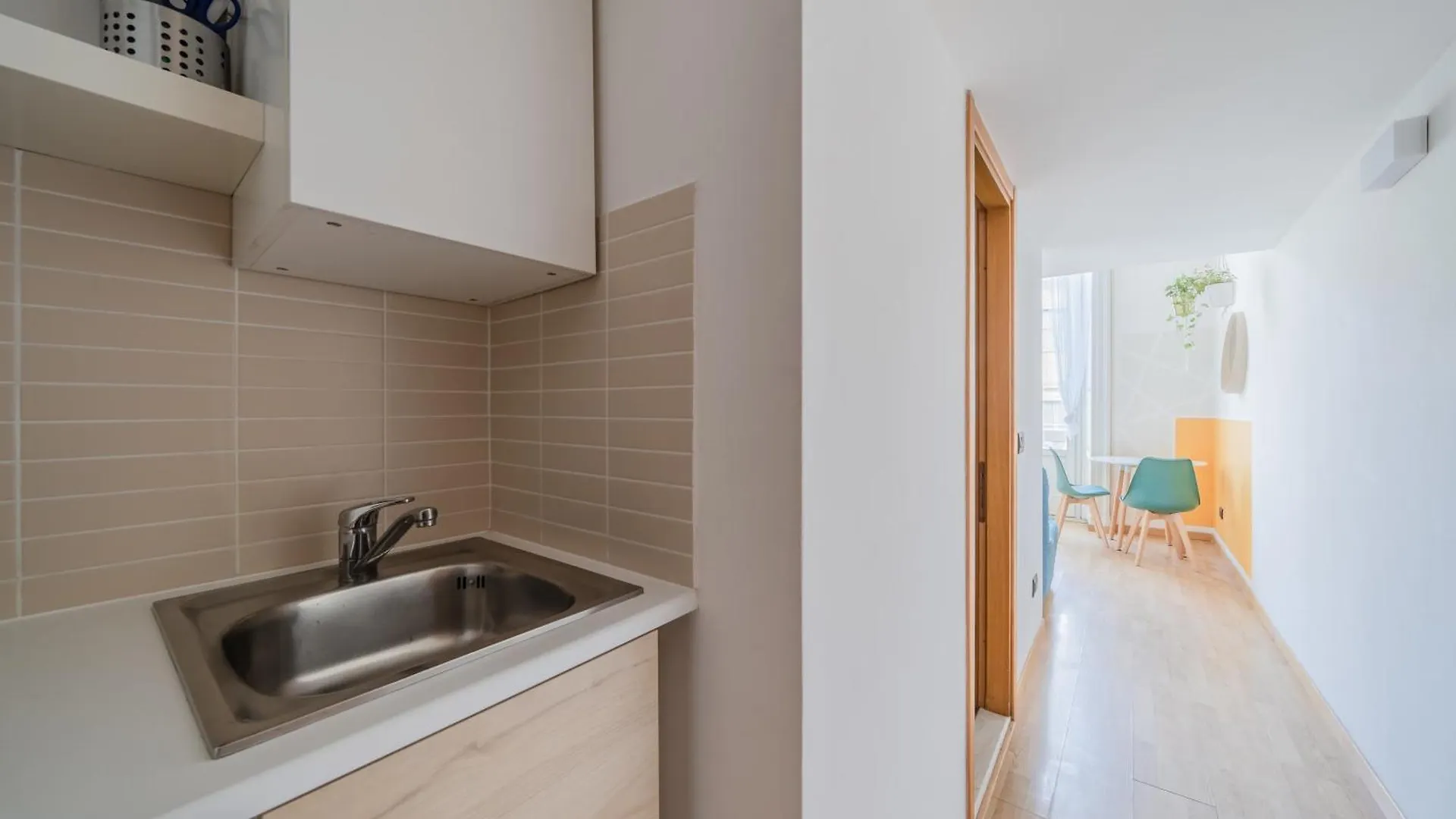 Central Studio Apts Milano-Corso Magenta 0*,