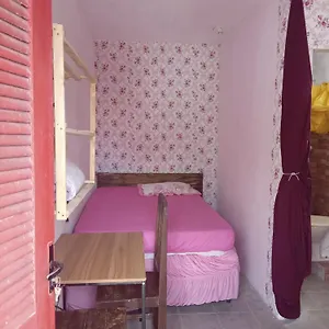  Casa de Férias Kitinete Pequena Em Patio Compartilhado Brasil